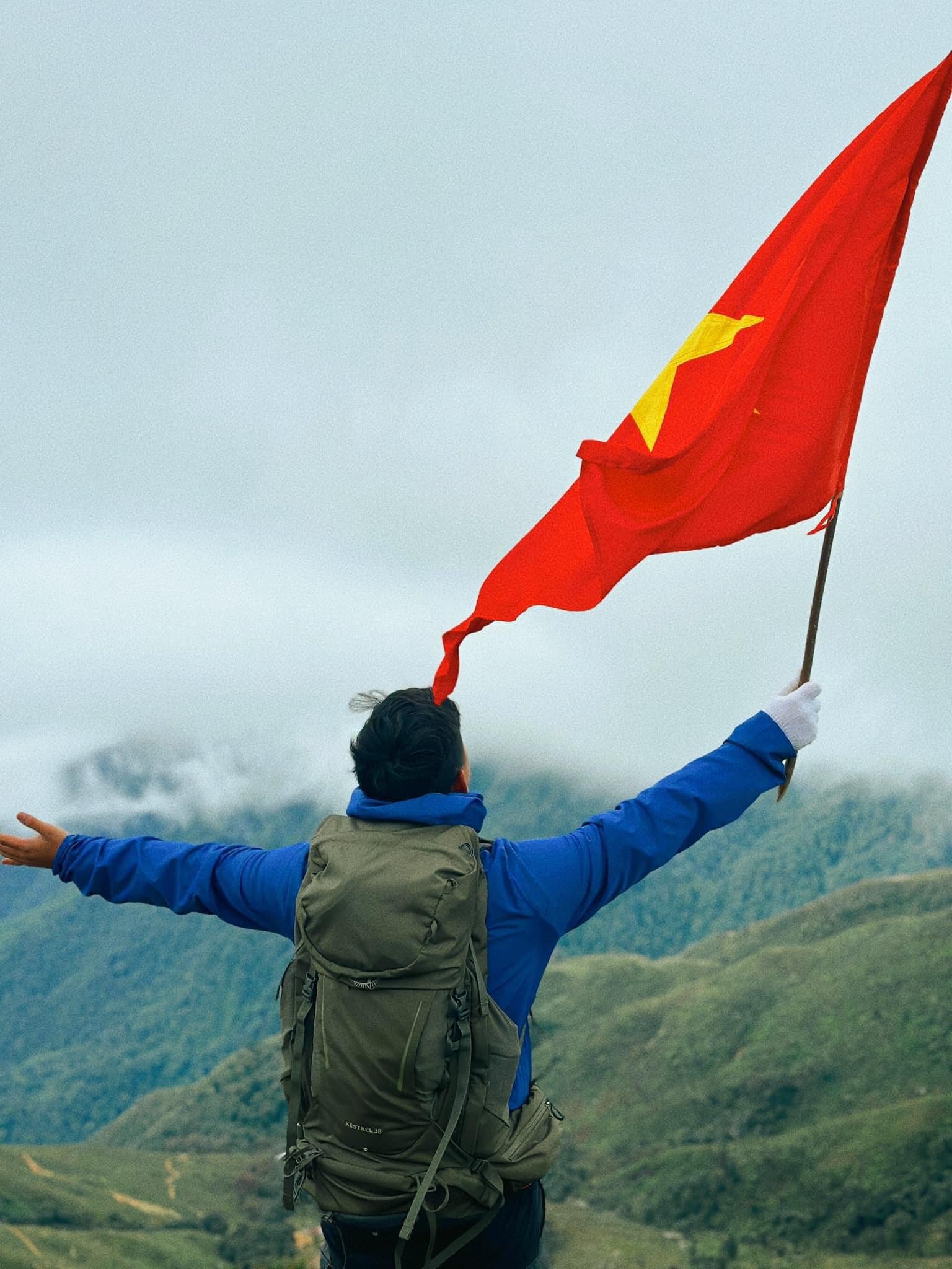 Journey by foot from Bac Ha to Thong Nguyen Adventure 7 Days